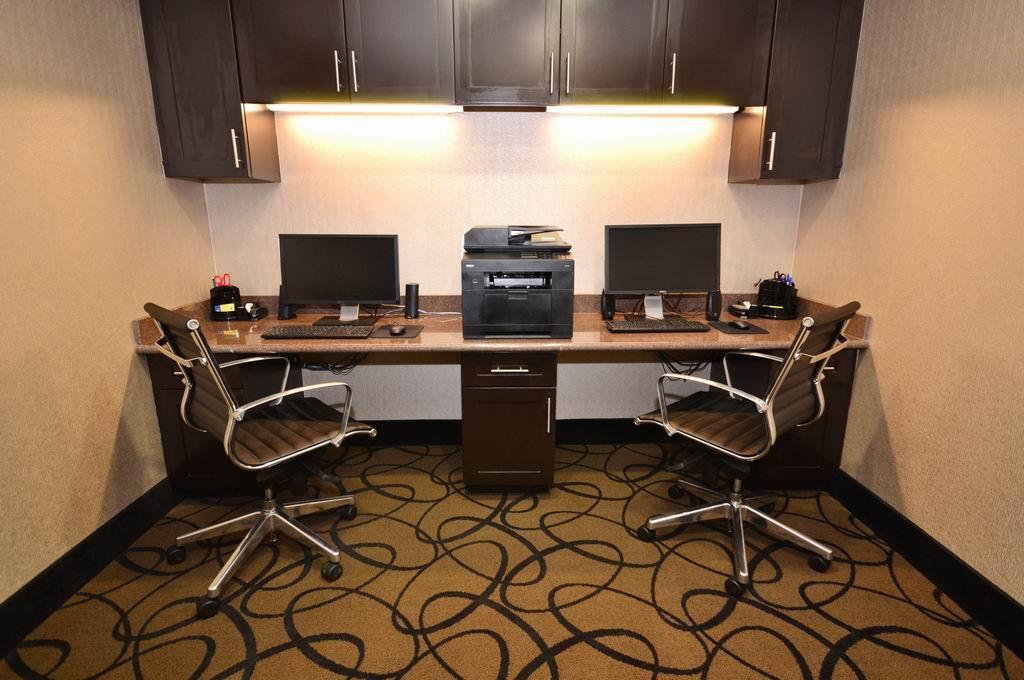 Best Western Plus Classic Inn And Suites Center Facilities photo