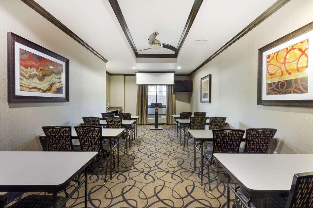 Best Western Plus Classic Inn And Suites Center Facilities photo