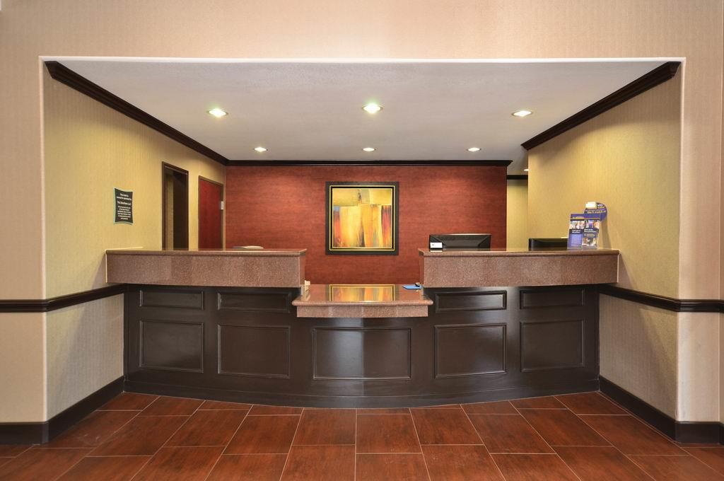 Best Western Plus Classic Inn And Suites Center Interior photo